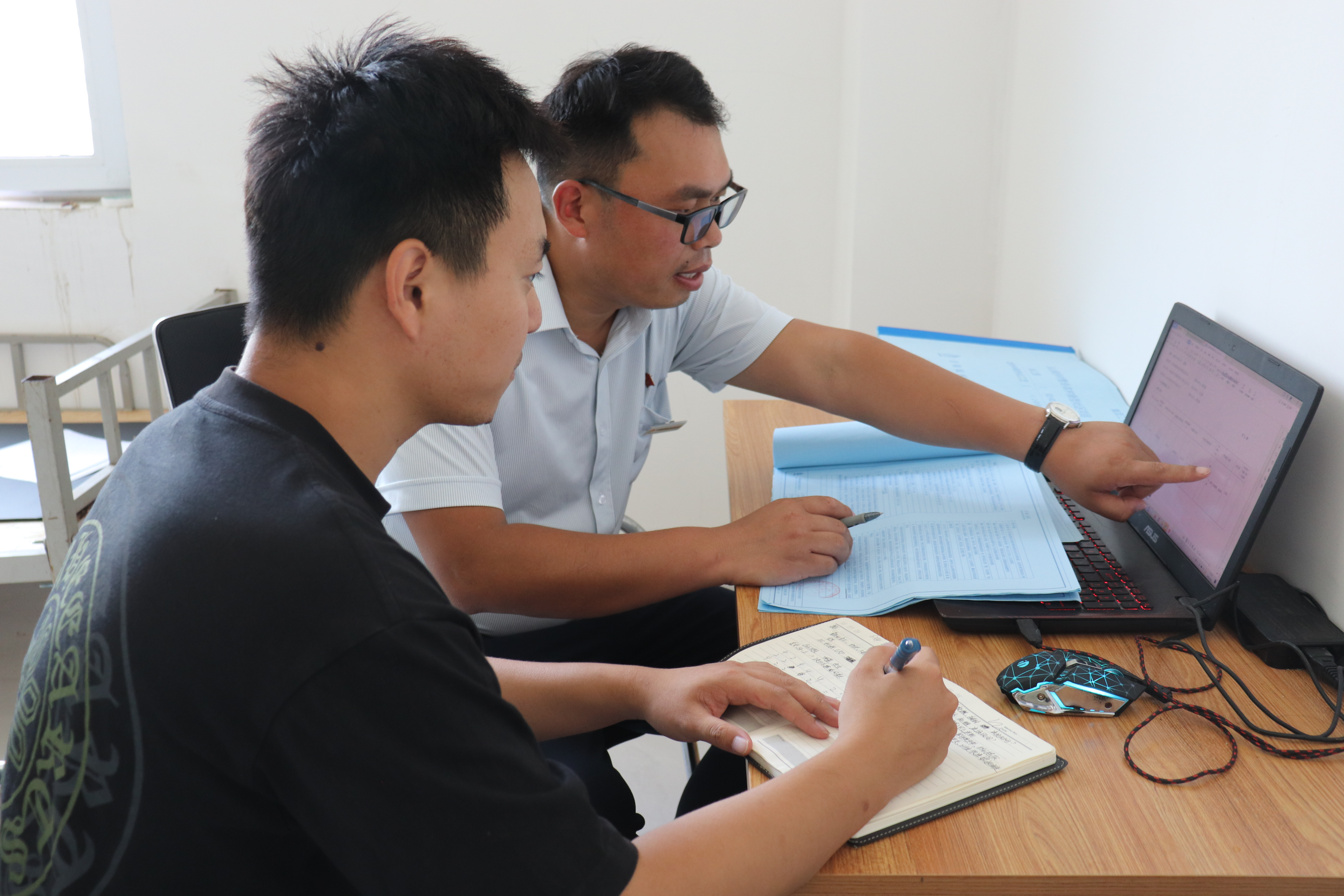 维多利亚老品牌vic(集团)官方网站