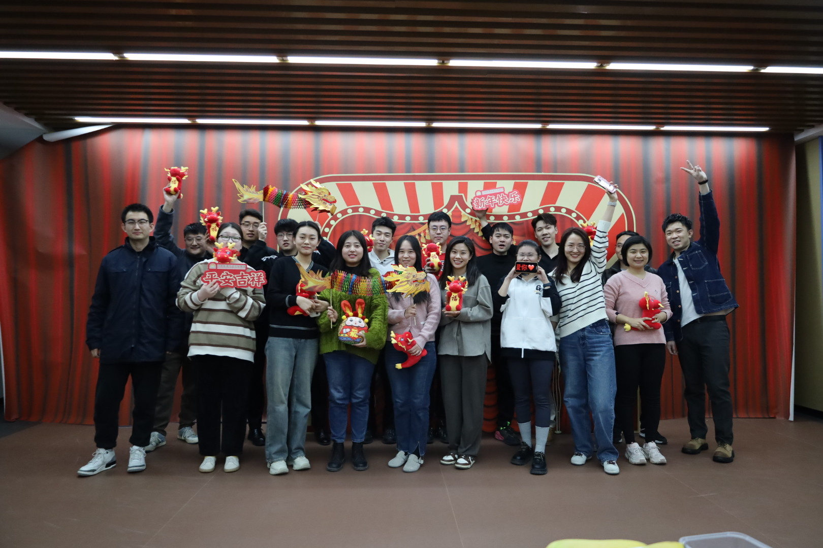 维多利亚老品牌vic(集团)官方网站